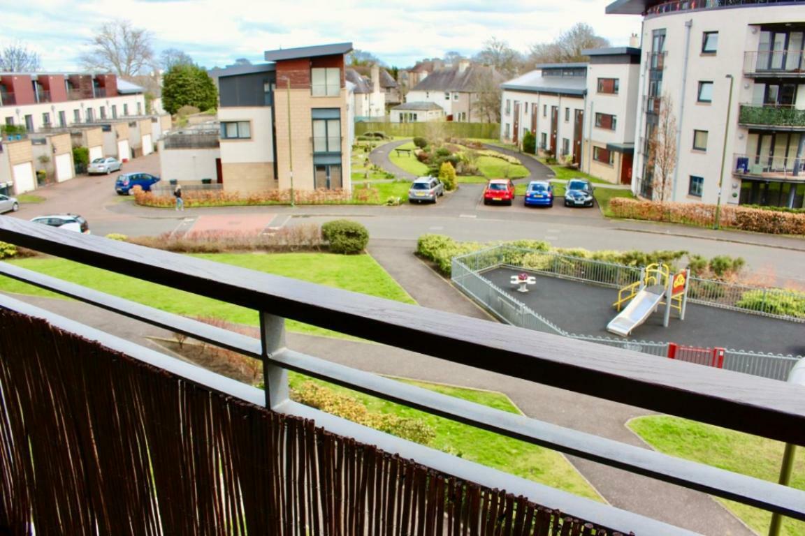 East Pilton - 2 Bed Edinburgh Apartment Free Parking & Balcony Exterior photo